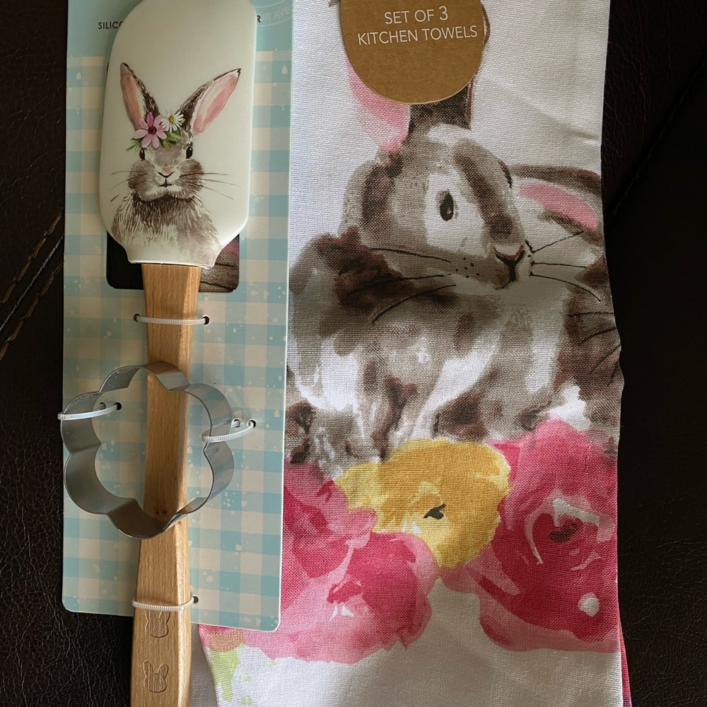 Easter Towels, Spatula & Cookie Cutter 5 pc Set Kitchen Towels